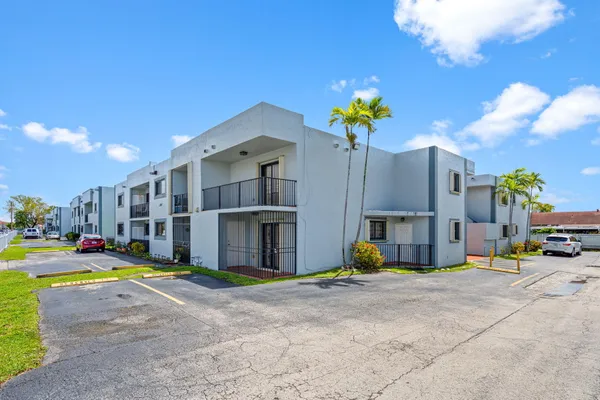 $2,700 | 1340 West 41st Street, Unit 101, Hialeah, FL 33012