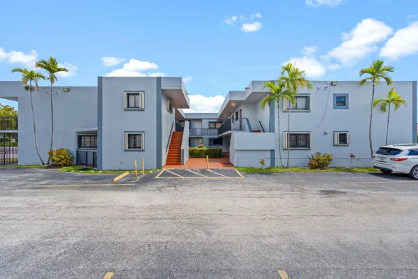 $2,700 | 1340 West 41st Street, Unit 101, Hialeah, FL 33012