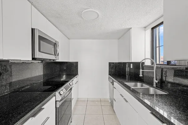 $2,700 | 1340 West 41st Street, Unit 101, Hialeah, FL 33012