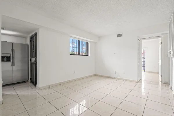 $2,700 | 1340 West 41st Street, Unit 101, Hialeah, FL 33012