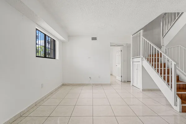 $2,700 | 1340 West 41st Street, Unit 101, Hialeah, FL 33012