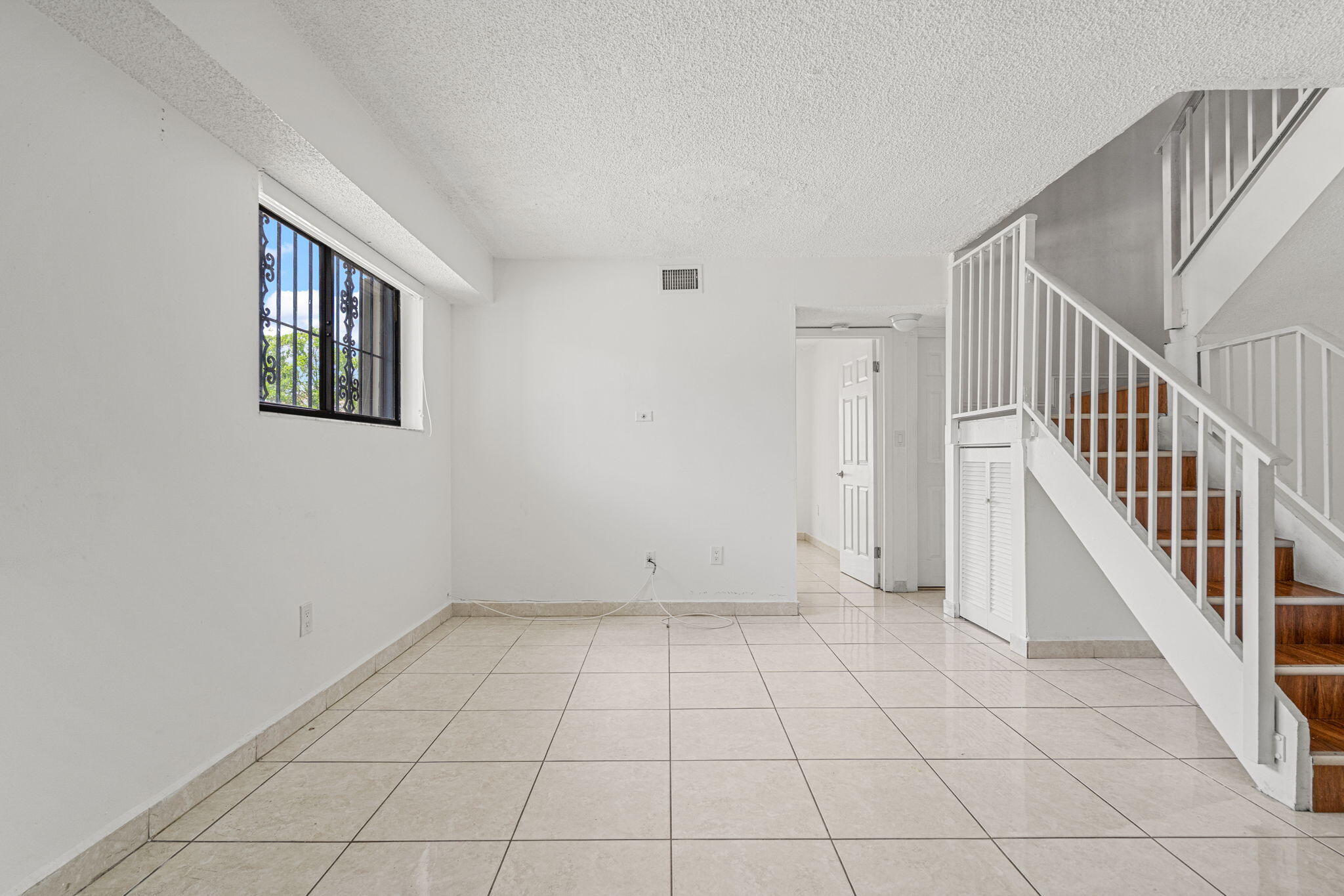1340 West 41st Street, Unit 101 Hialeah, FL 33012 - Photo 8 of 41 8-web-or-mls-08