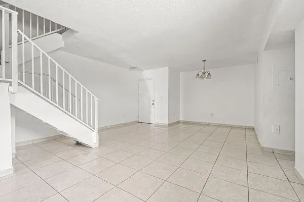 $2,700 | 1340 West 41st Street, Unit 101, Hialeah, FL 33012