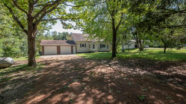 $314,900 | E2059 North Westgate Acres Road, Waupaca, WI 54981