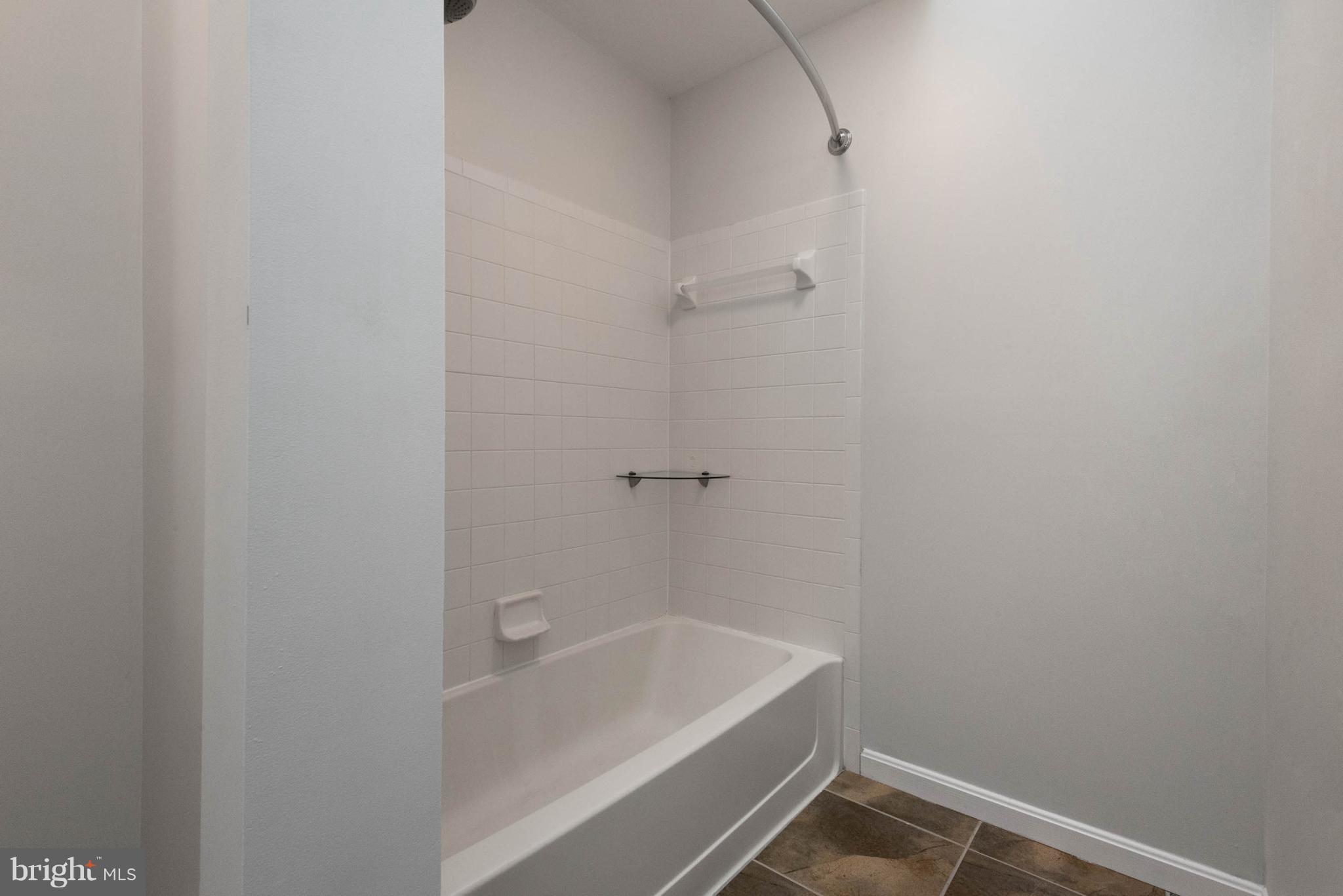 745 Howards Loop Annapolis, MD 21401 - Photo 23 of 33 Master Bath Tub