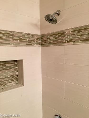 564 Lincoln Road Grosse Pointe, MI 48230 - Photo 32 of 38 31294489-31.JPG