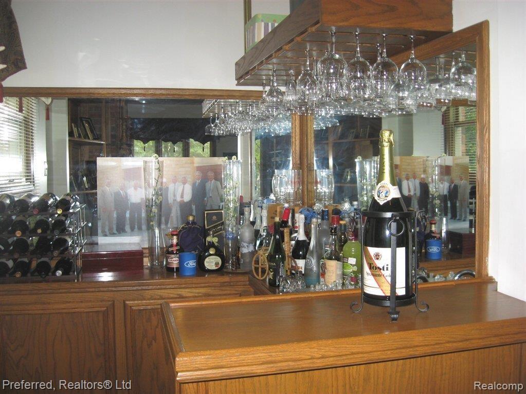 373 Shellbourne Drive Rochester, MI 48309 - Photo 12 of 25 Wet Bar.jpg
