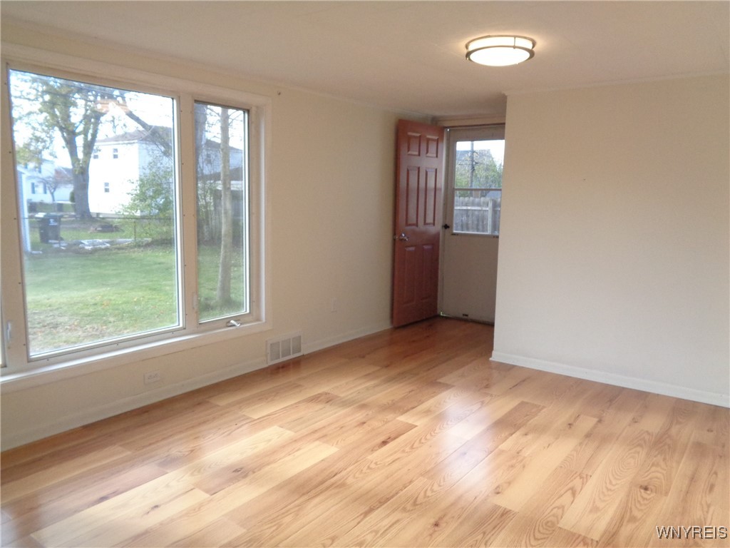 132 June Road Tonawanda, NY 14217 - Photo 19 of 44 Family room