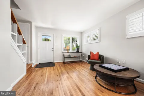 $599,999 | 6801 Radcliffe Drive, Alexandria, VA 22307