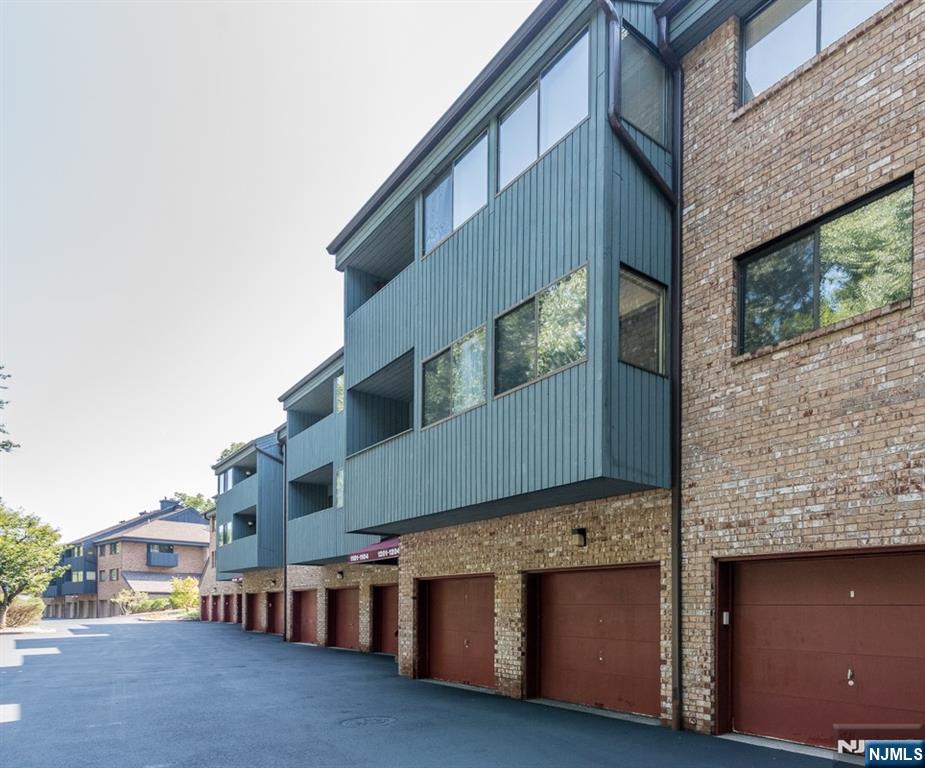 1103 Hilltop Road Mahwah, NJ 07430 - Photo 2 of 17