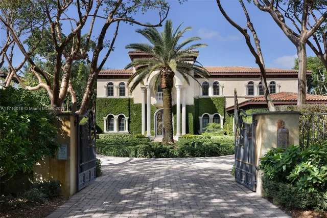 $6,500,000 | 9940 West Suburban Drive, Pinecrest, FL 33156