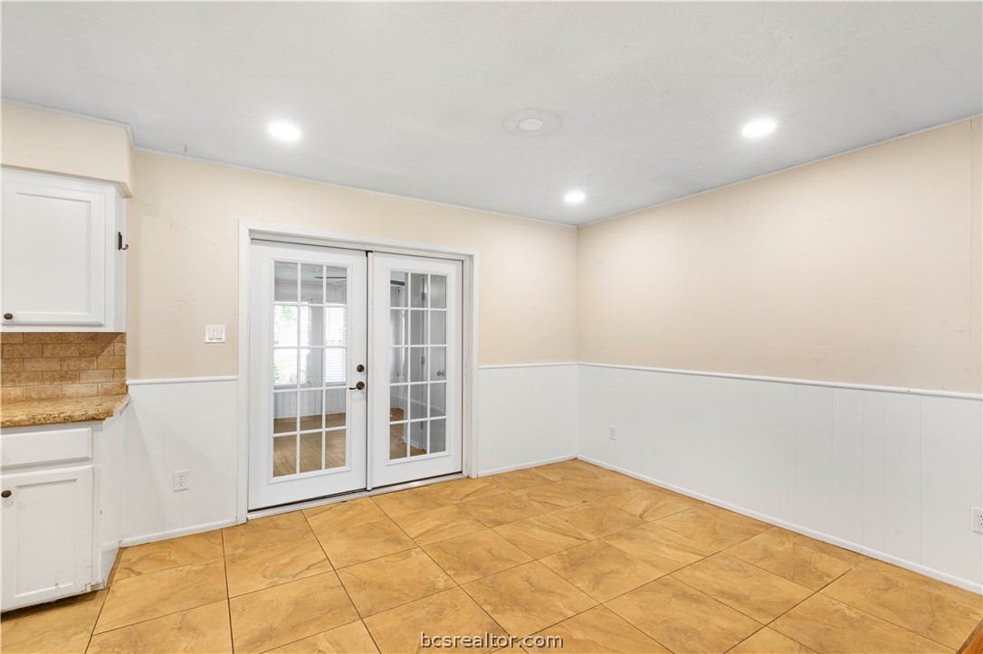 4403 Robinhood Circle Bryan, TX 77803 - Photo 7 of 19 a view of an empty room with a window