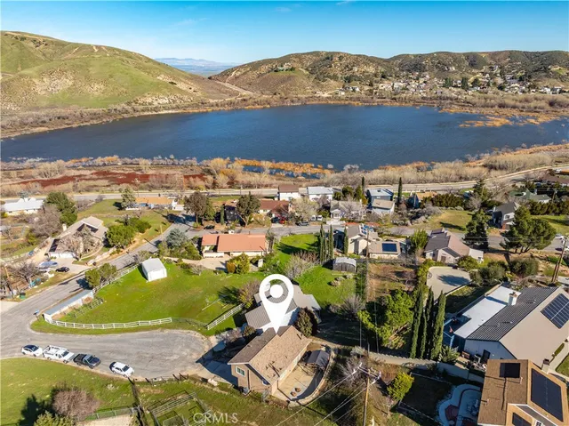 a picture of a wall with a picture of a wall