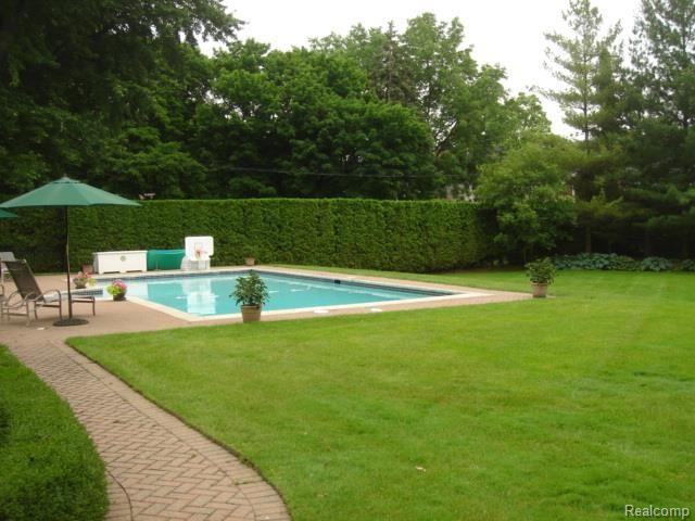 65 Lothrop Road Grosse Pointe, MI 48236 - Photo 20 of 22 020.jpg