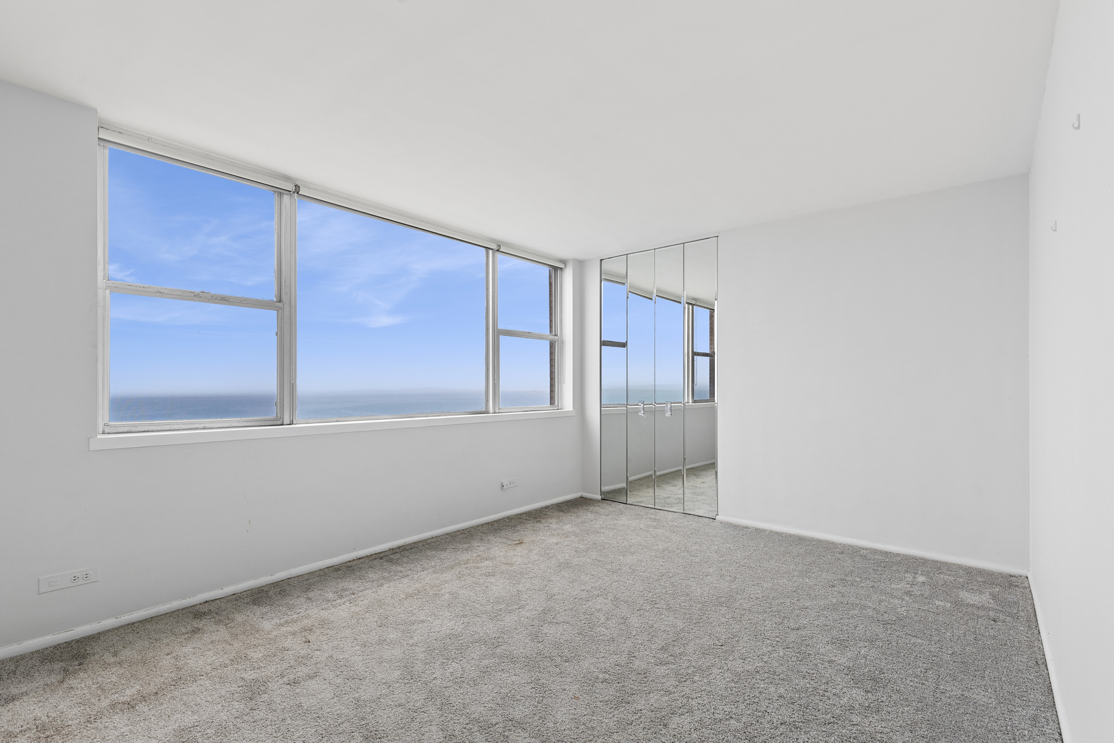 6301 North Sheridan Road, Unit 11L Chicago, IL 60660 - Photo 14 of 25 Gallery Image 14
