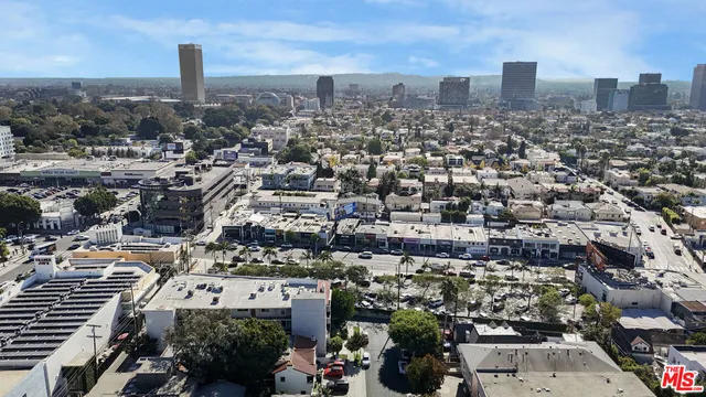 $1,150,000 | 166 South Hayworth Avenue, Unit 201, Los Angeles, CA 90048