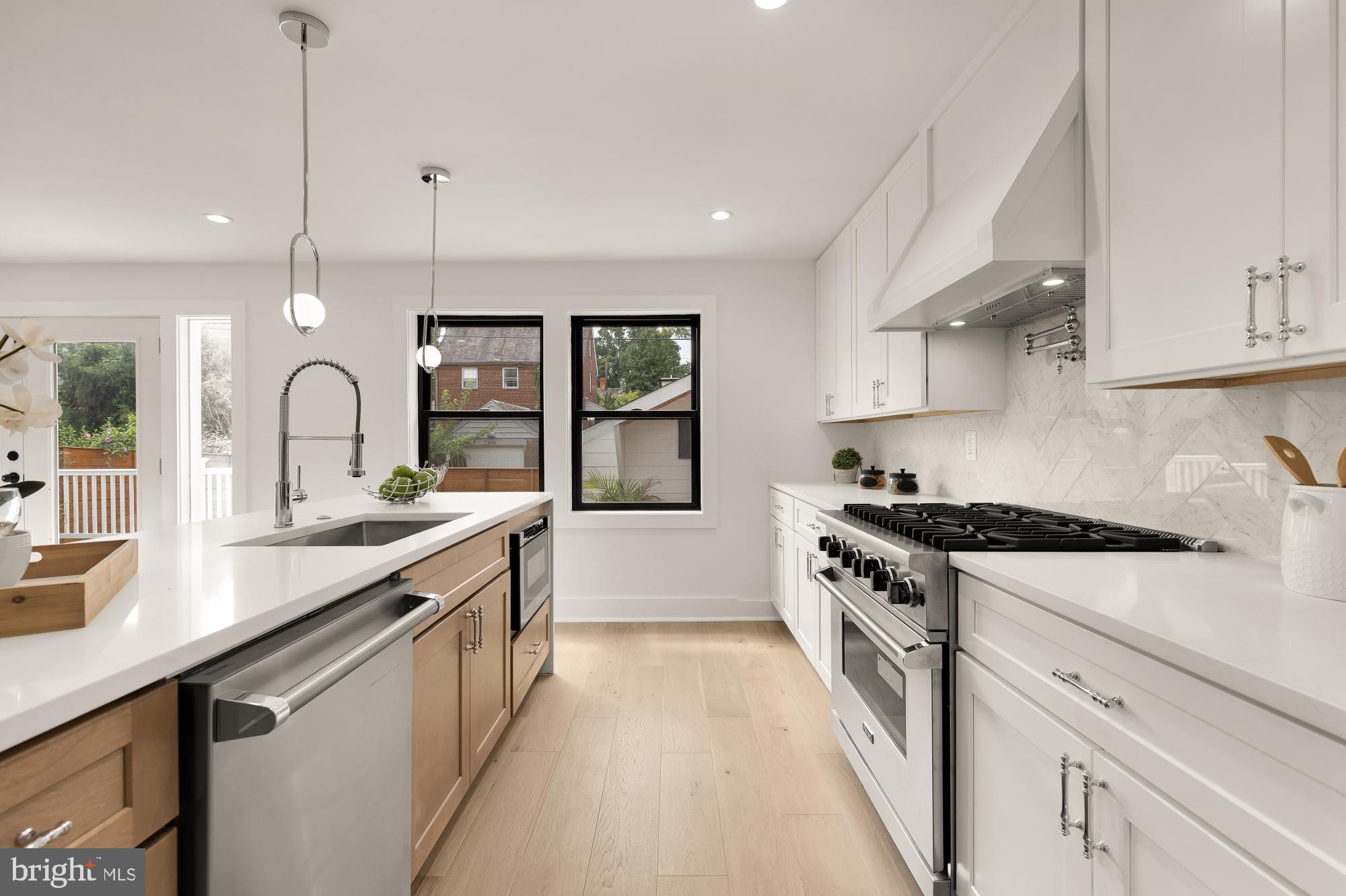 4324 Yuma Street Northwest Washington, DC 20016 - Photo 11 of 56 Gas cooking