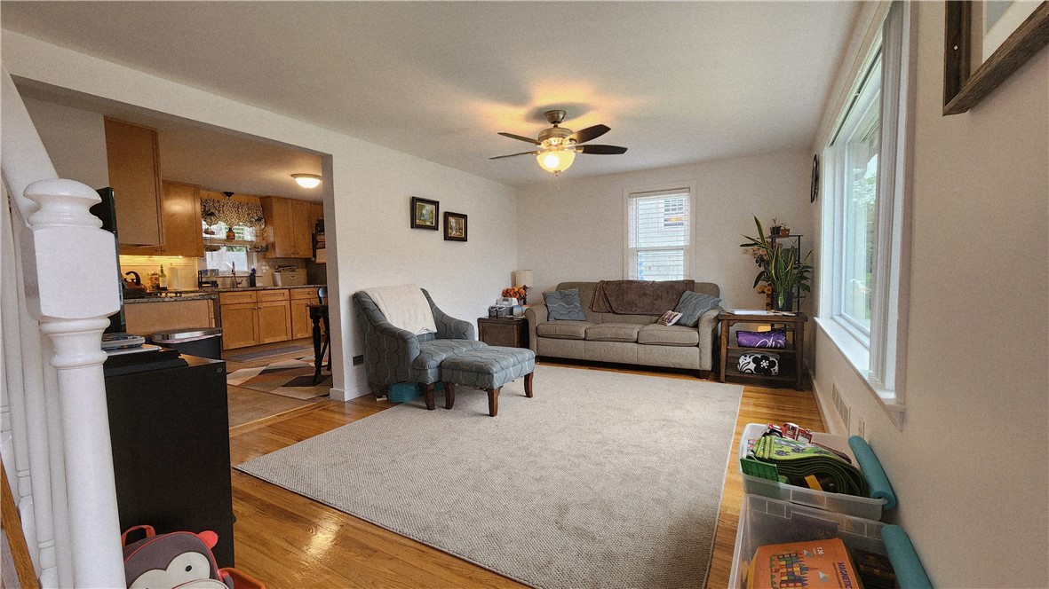 27 Observatory Road Warwick, RI 02888 - Photo 5 of 22