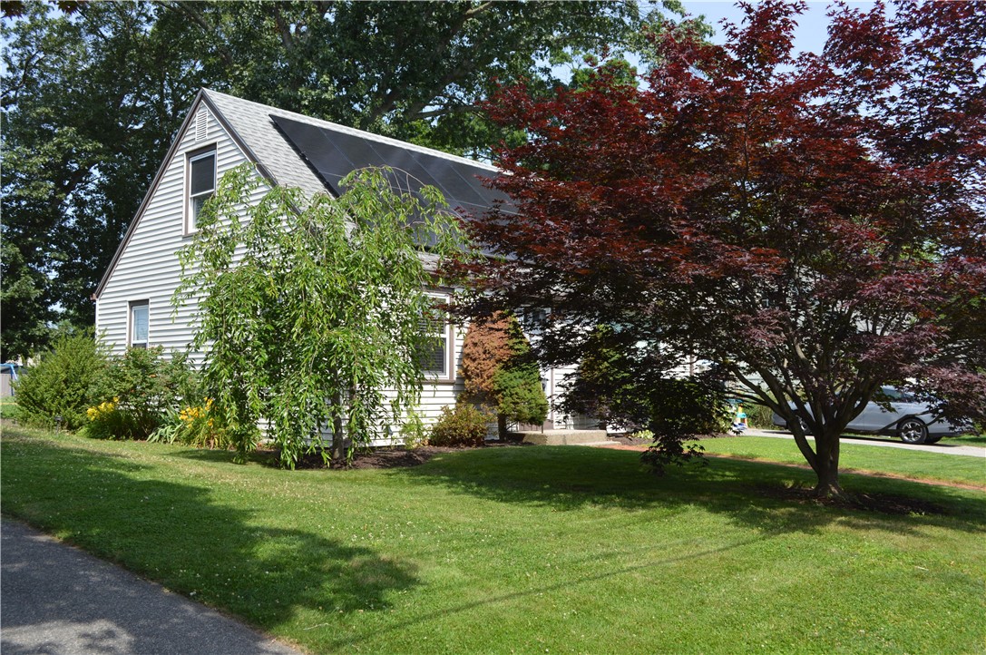 27 Observatory Road Warwick, RI 02888 - Photo 6 of 22