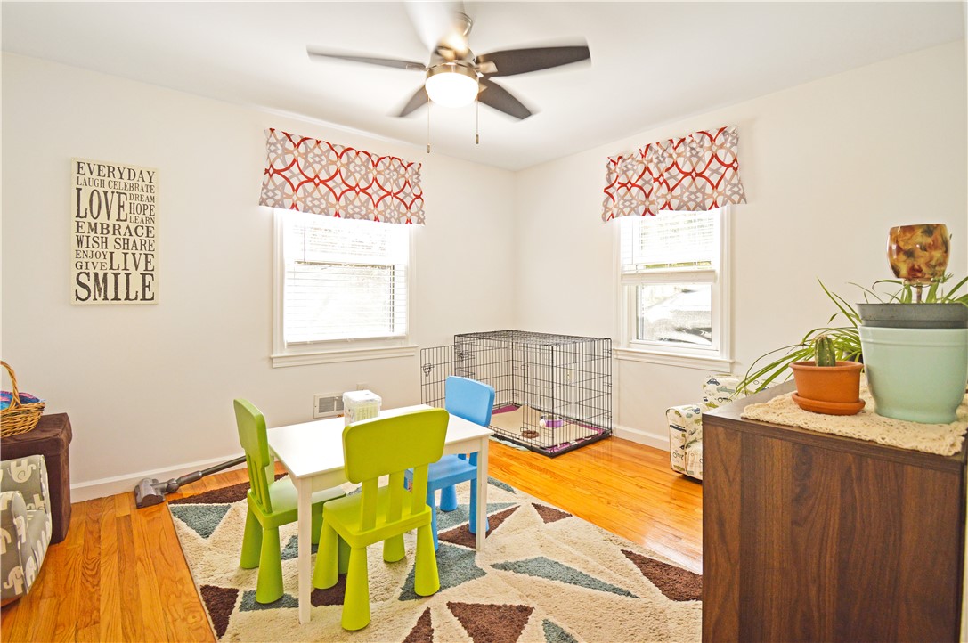 27 Observatory Road Warwick, RI 02888 - Photo 8 of 22
