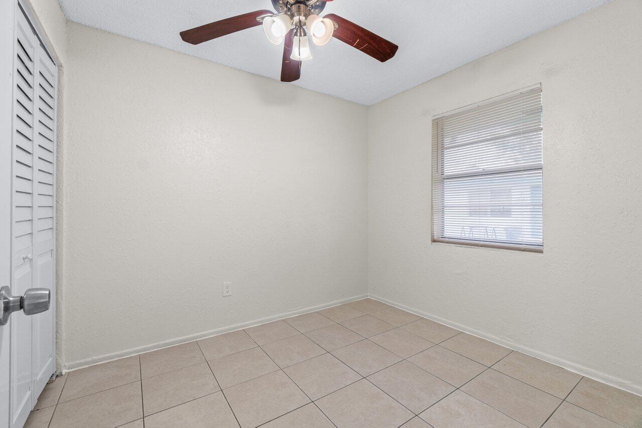 4907 Gulfstream Road Lake Worth, FL 33461 - Photo 11 of 20 011-4907GulfstreamRoad-LakeWorthBeach-FL