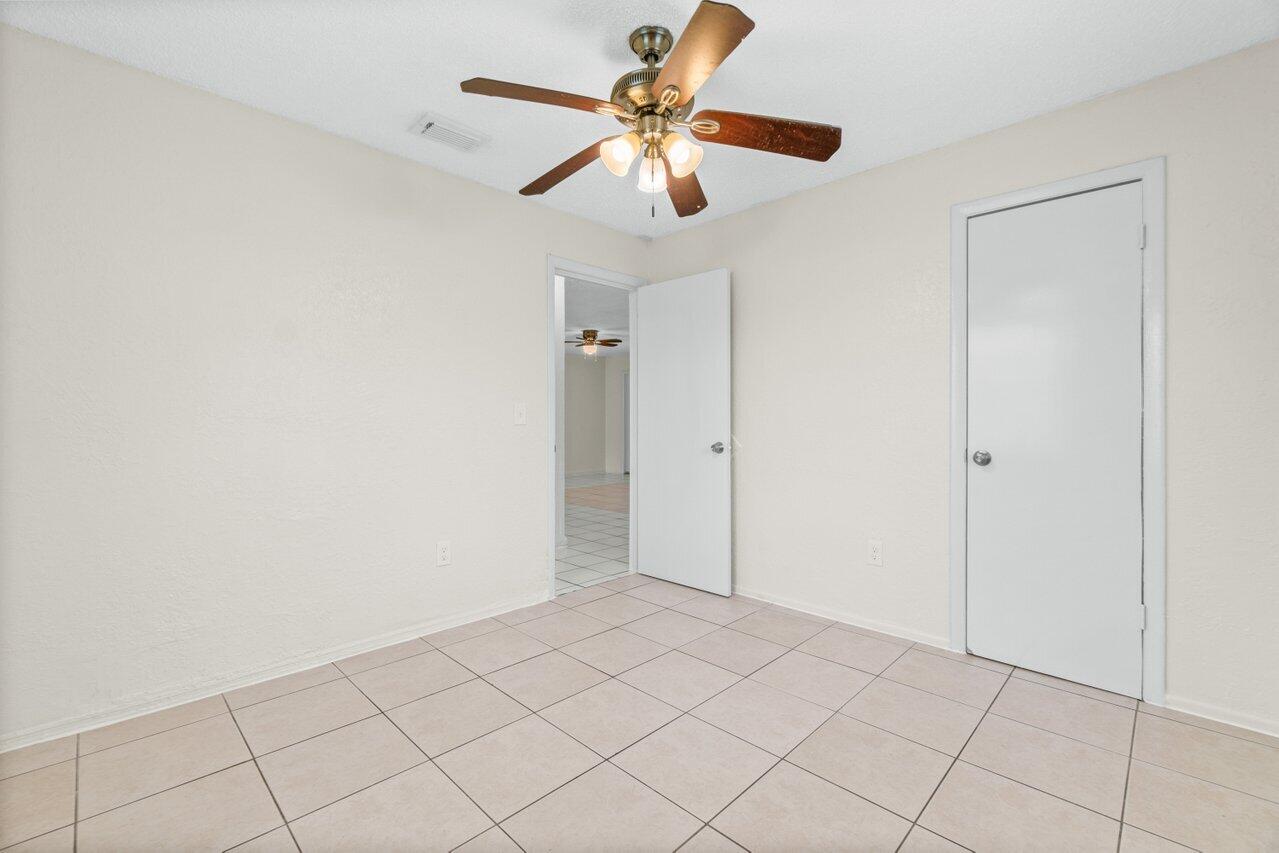 4907 Gulfstream Road Lake Worth, FL 33461 - Photo 15 of 20 015-4907GulfstreamRoad-LakeWorthBeach-FL