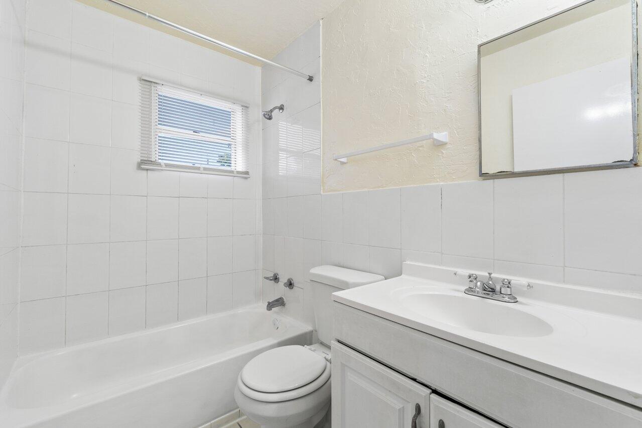 4907 Gulfstream Road Lake Worth, FL 33461 - Photo 17 of 20 017-4907GulfstreamRoad-LakeWorthBeach-FL