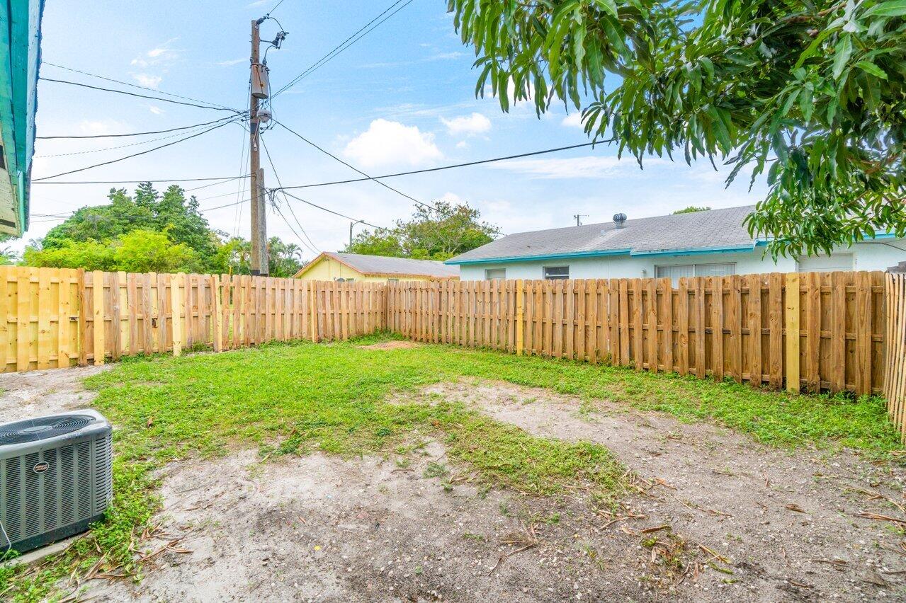 4907 Gulfstream Road Lake Worth, FL 33461 - Photo 18 of 20 018-4907GulfstreamRoad-LakeWorthBeach-FL