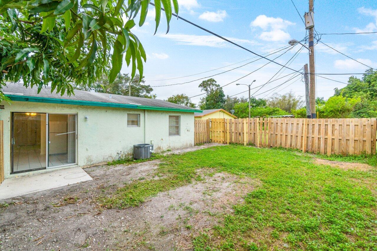 4907 Gulfstream Road Lake Worth, FL 33461 - Photo 19 of 20 019-4907GulfstreamRoad-LakeWorthBeach-FL