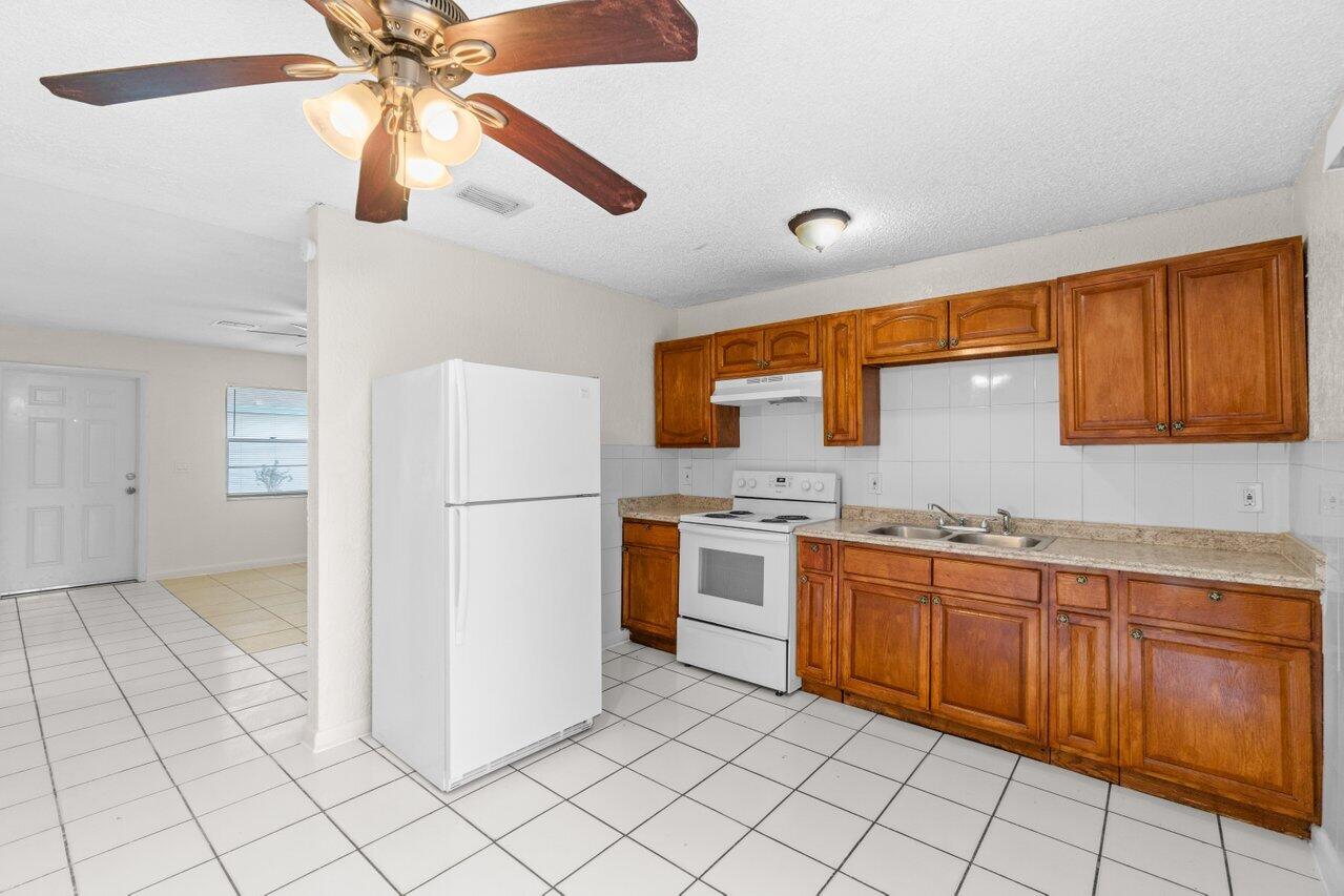 4907 Gulfstream Road Lake Worth, FL 33461 - Photo 9 of 20 009-4907GulfstreamRoad-LakeWorthBeach-FL