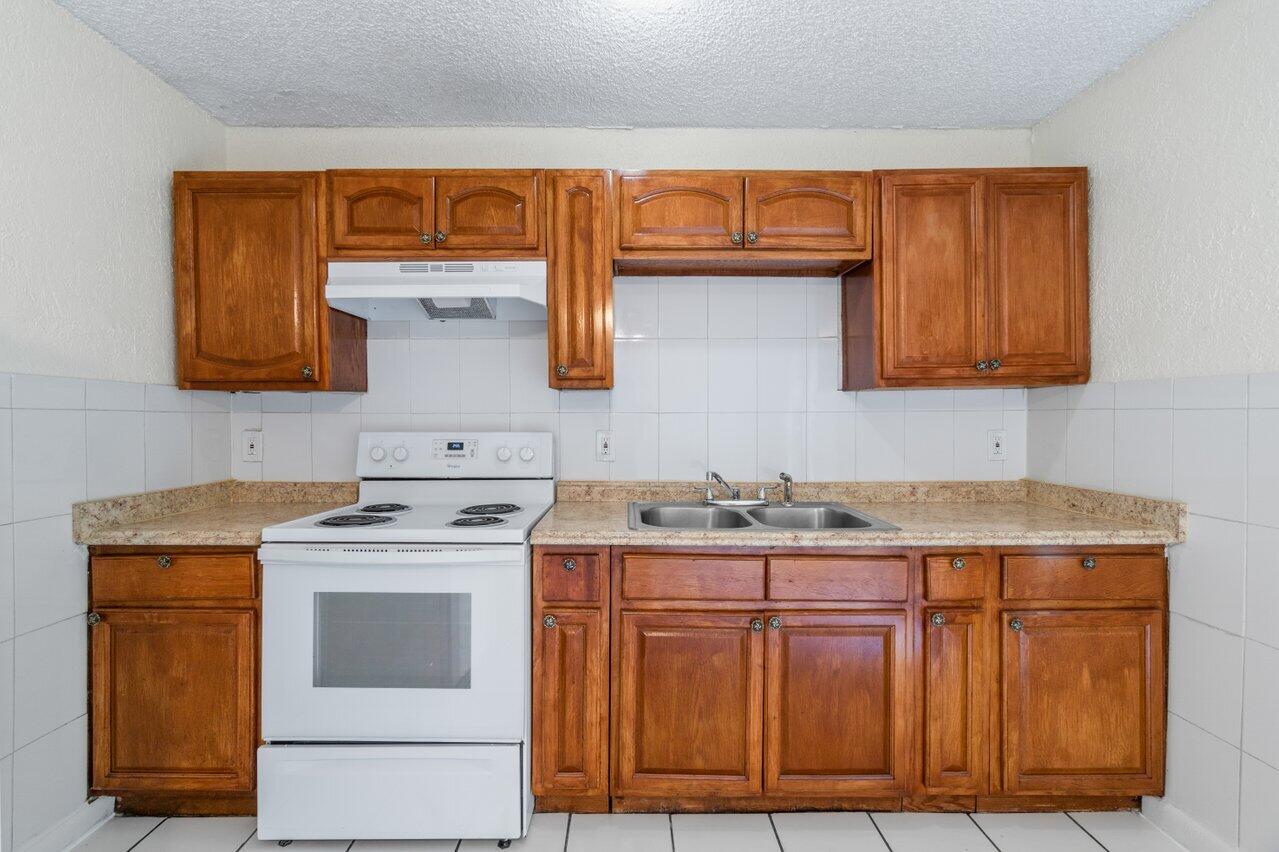 4907 Gulfstream Road Lake Worth, FL 33461 - Photo 10 of 20 010-4907GulfstreamRoad-LakeWorthBeach-FL