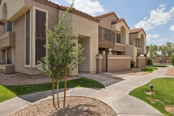 $1,800 | 1905 East University Drive, Unit 210, Tempe, AZ 85288