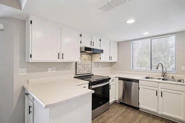 $1,800 | 1905 East University Drive, Unit 210, Tempe, AZ 85288