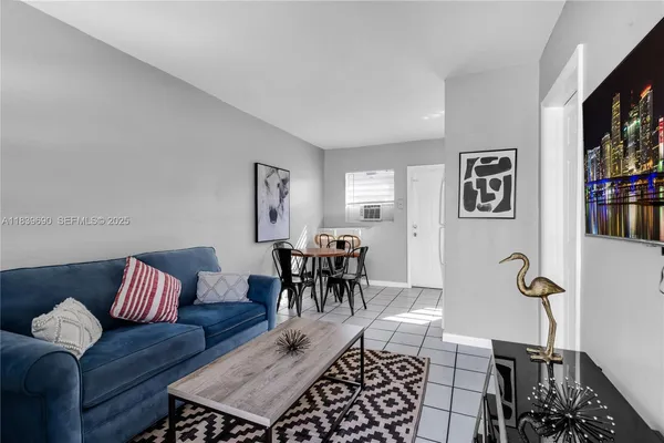 $1,800 | 105 Southwest 5th Court, Unit 2, Dania Beach, FL 33004