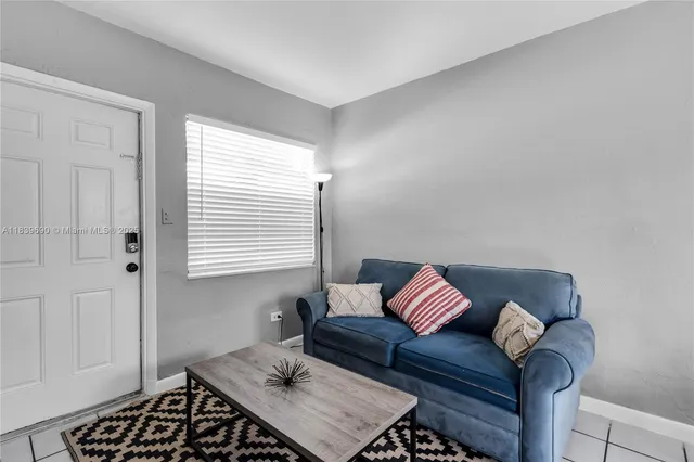 $1,800 | 105 Southwest 5th Court, Unit 2, Dania Beach, FL 33004