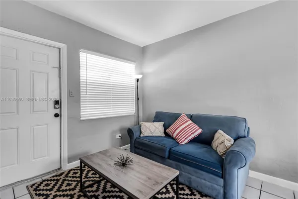 $1,800 | 105 Southwest 5th Court, Unit 2, Dania Beach, FL 33004