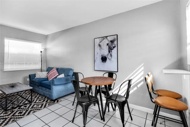 $1,800 | 105 Southwest 5th Court, Unit 2, Dania Beach, FL 33004