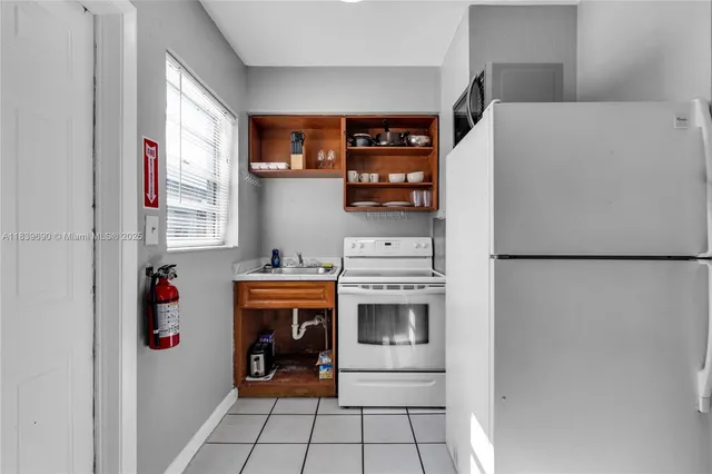 $1,800 | 105 Southwest 5th Court, Unit 2, Dania Beach, FL 33004