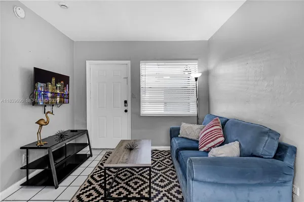 $1,800 | 105 Southwest 5th Court, Unit 2, Dania Beach, FL 33004