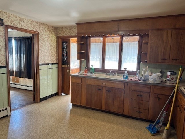 79 Chilmark Street Worcester, MA 01604 - Photo 5 of 21