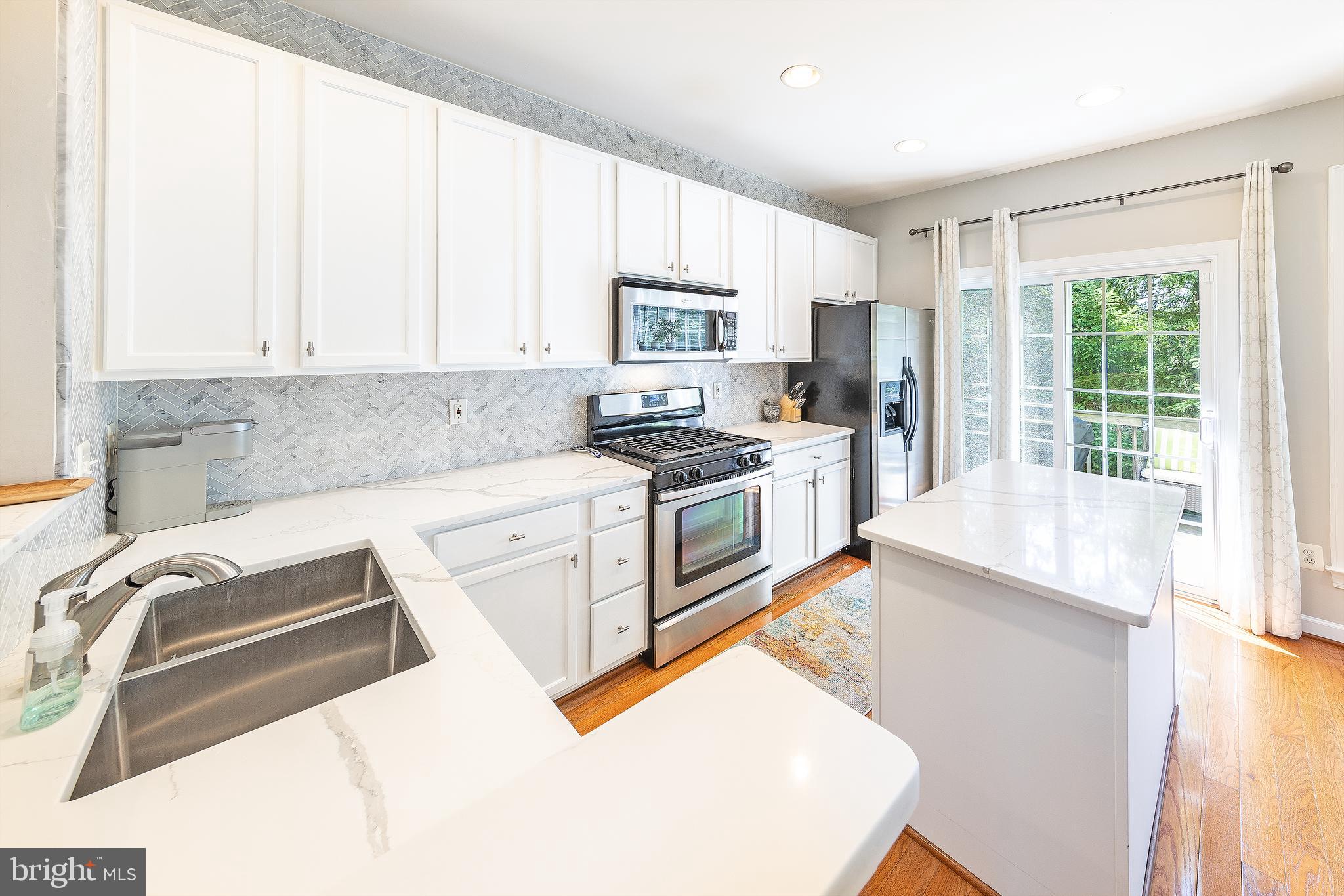 11425 Log Ridge Drive Fairfax, VA 22030 - Photo 14 of 44 Newly renovated Kitchen