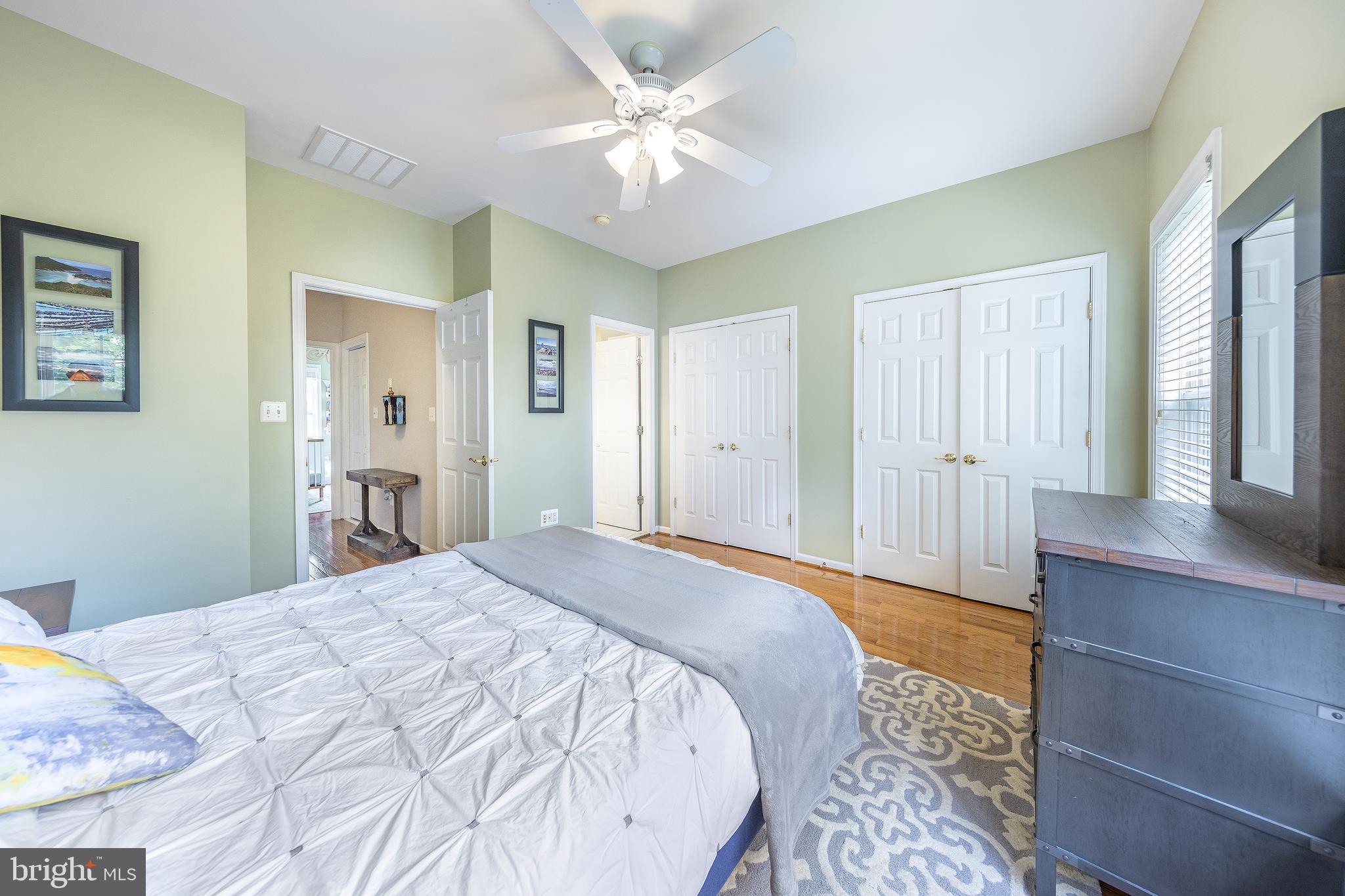 11425 Log Ridge Drive Fairfax, VA 22030 - Photo 23 of 44 Owner's Suite