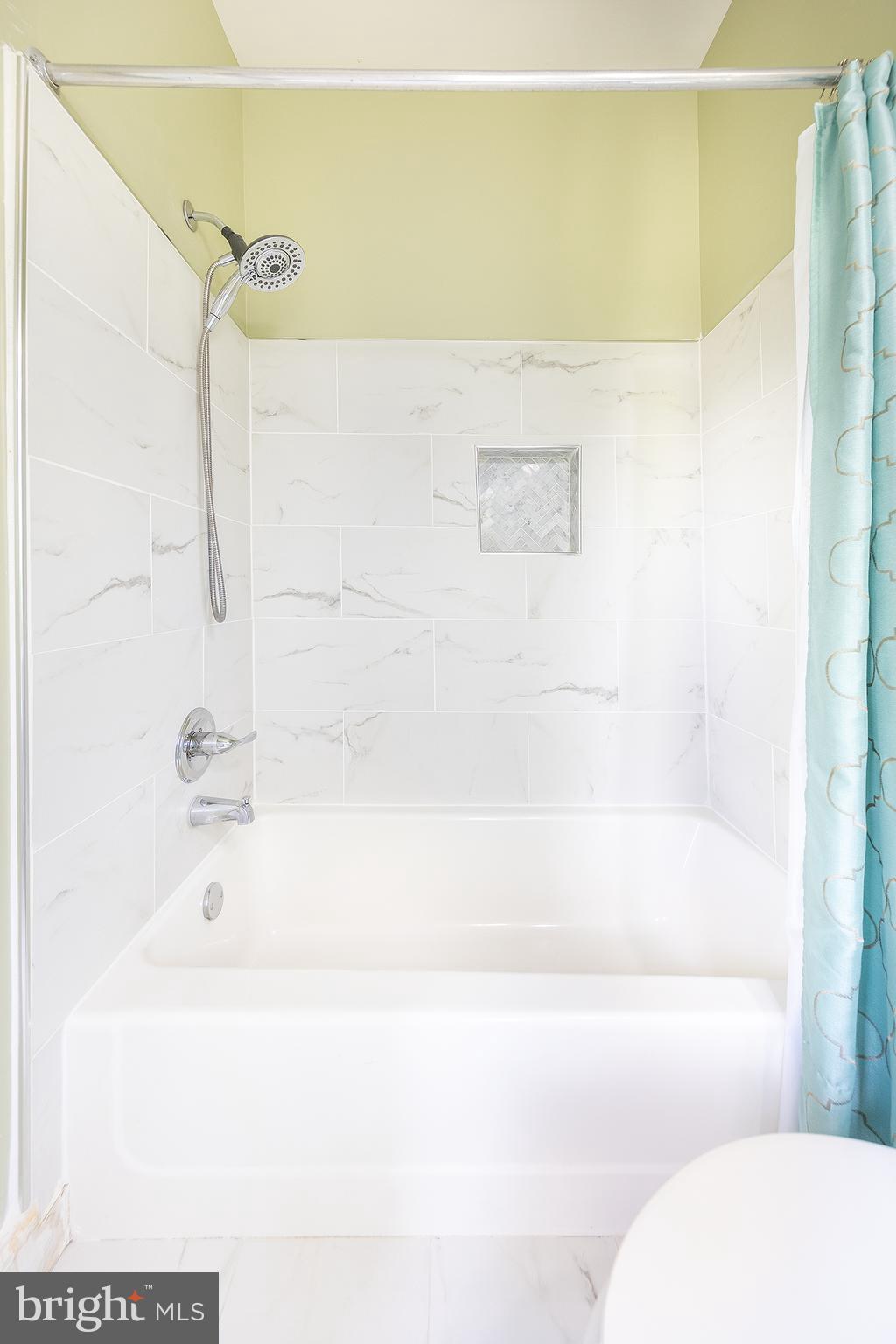 11425 Log Ridge Drive Fairfax, VA 22030 - Photo 32 of 44 Second En-Suite Bathroom