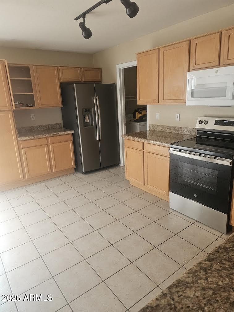 43839 Rio Grande Drive Maricopa, AZ 85138 - Photo 3 of 8 Rio Kitch 2