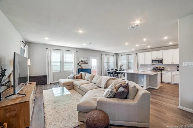 $1,995 | 2648 White Willow, San Antonio, TX 78245