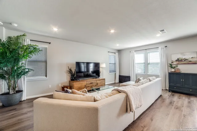 $1,995 | 2648 White Willow, San Antonio, TX 78245