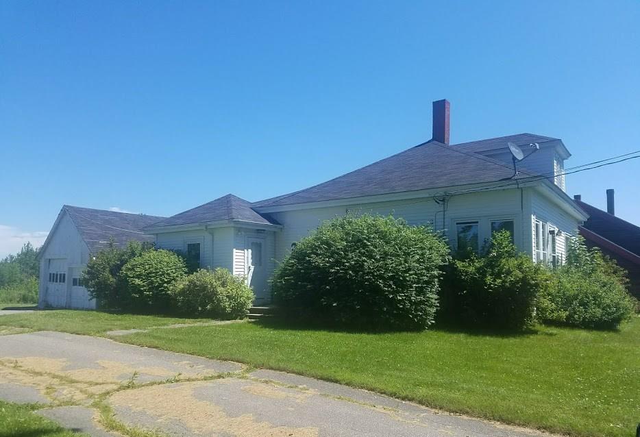20 Marsh Road Thomaston, ME 04861 - Photo 6 of 21 left side of the home