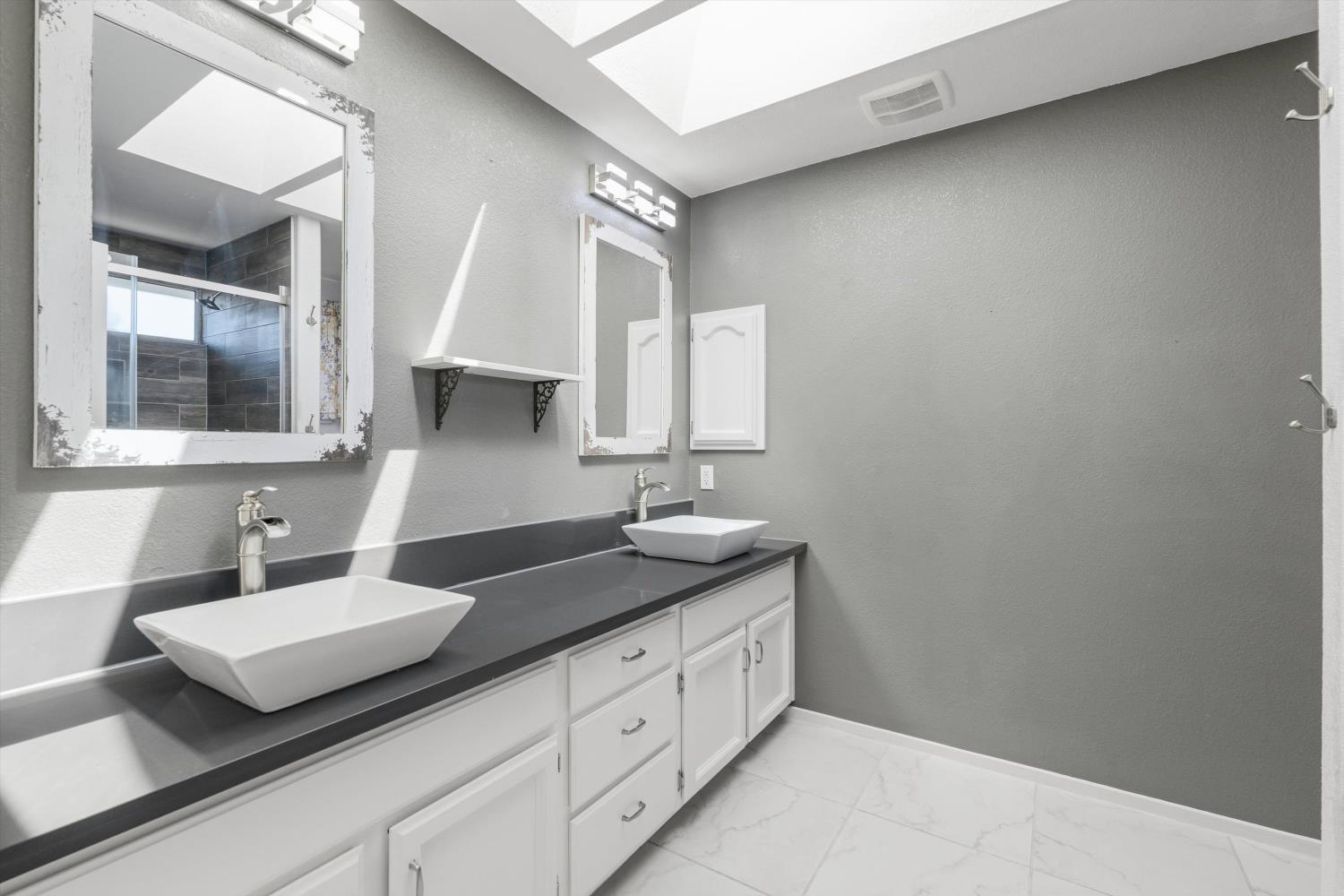 3921 Simi Valley Way Antelope, CA 95843 - Photo 25 of 34 Primary Bathroom