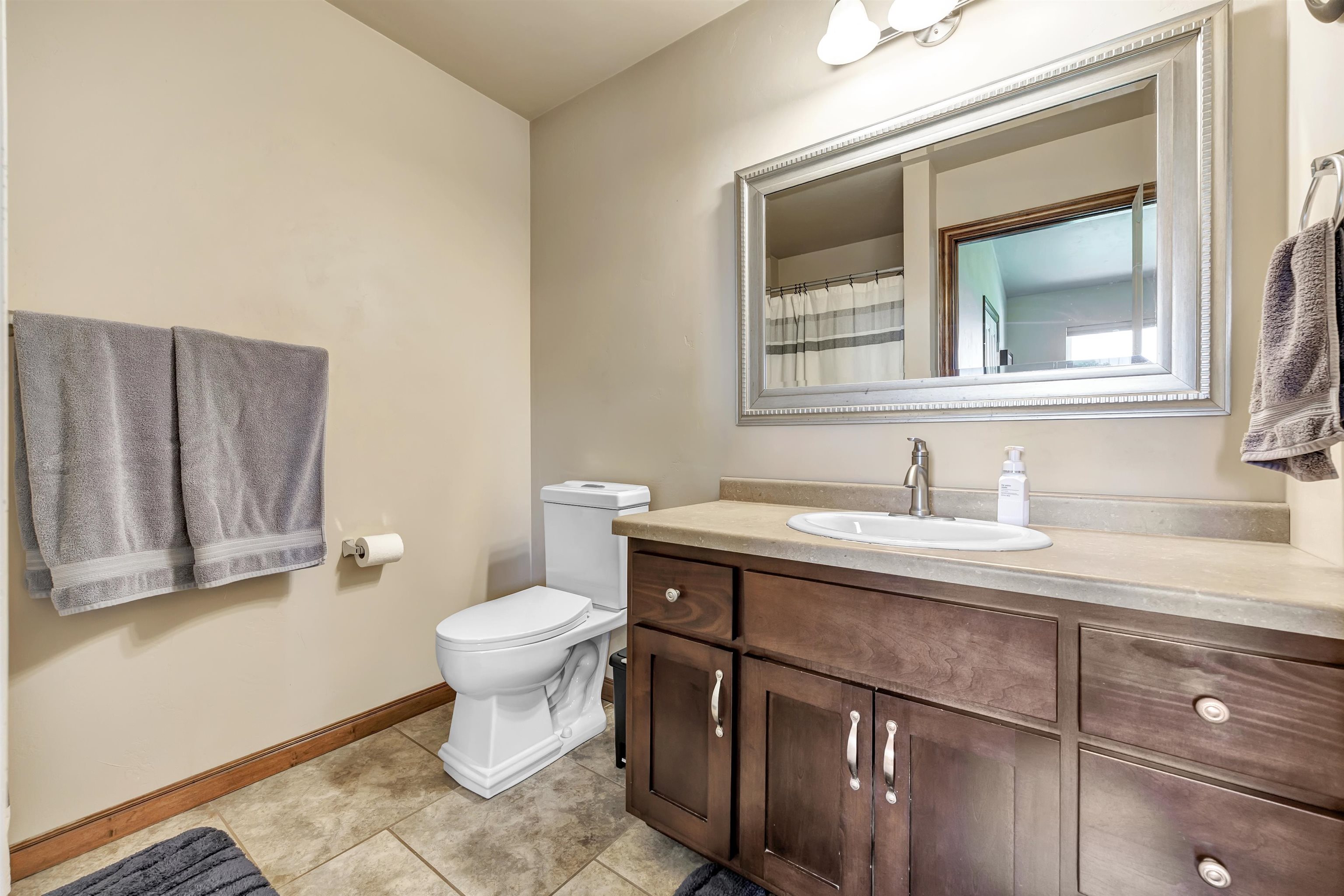 1659 Ontario Road Green Bay, WI 54311 - Photo 12 of 37