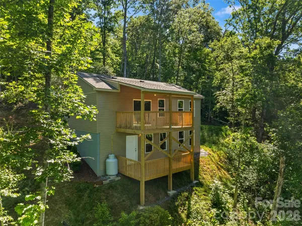 $369,500 | 212 Brigsy Lane, Whittier, NC 28789